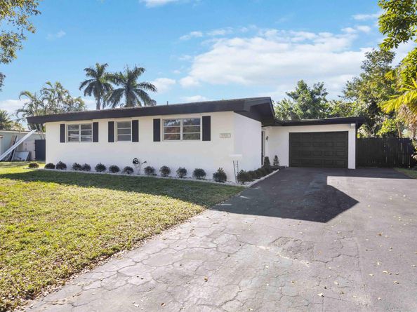 5532 SW 1st Street, Plantation FL 33317