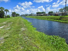 2886 Fernley Drive E 40, West Palm Beach FL 33415