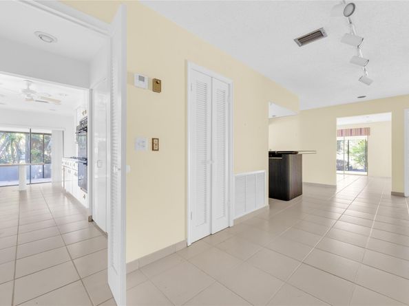 21180 Juego Cir 18A, Boca Raton FL 33433