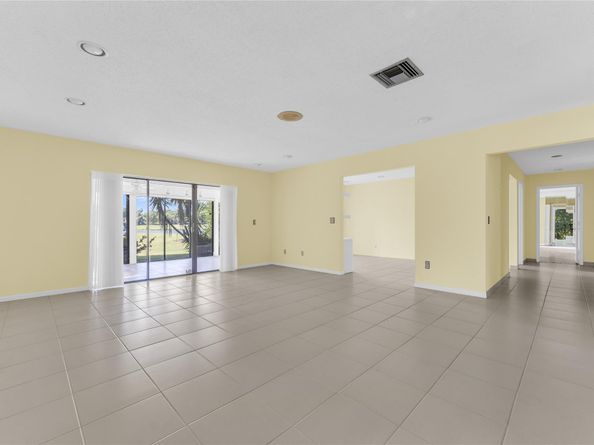 21180 Juego Cir 18A, Boca Raton FL 33433
