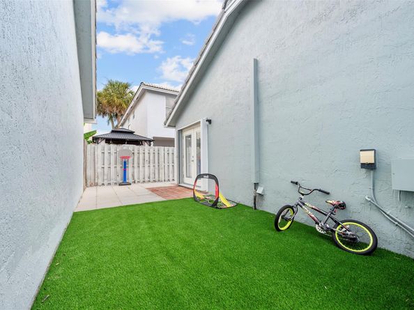 5371 NW 41st Way, Coconut Creek FL 33073