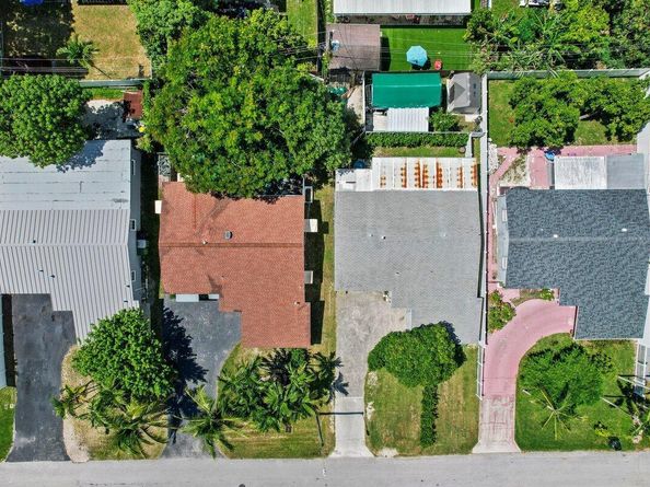 309 SW 7th Street, Hallandale Beach FL 33009