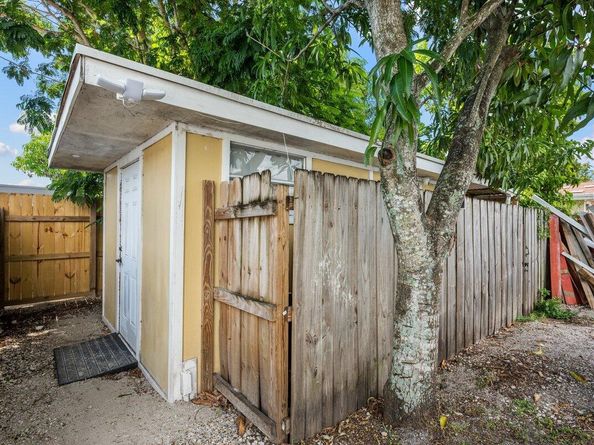 309 SW 7th Street, Hallandale Beach FL 33009