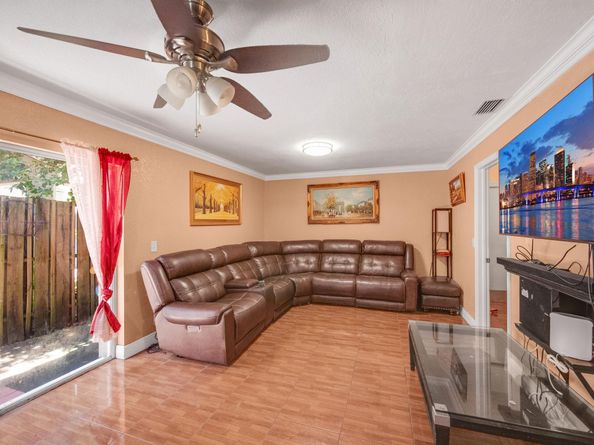 10361 NW 11th Ct, Plantation FL 33322