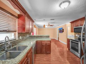 10361 NW 11th Ct, Plantation FL 33322