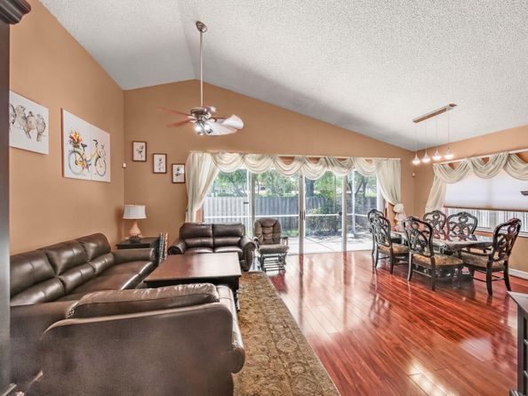 10361 NW 11th Ct, Plantation FL 33322