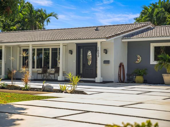 1600 Yale Dr, Hollywood FL 33021