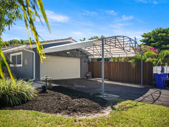 1600 Yale Dr, Hollywood FL 33021