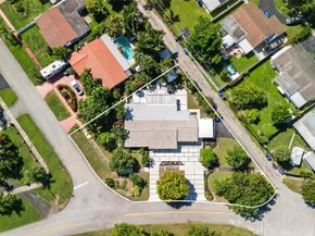 1600 Yale Dr, Hollywood FL 33021