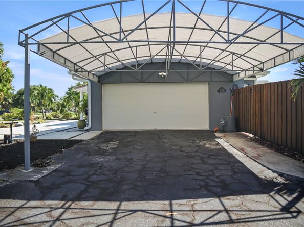 1600 Yale Dr, Hollywood FL 33021