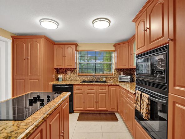 2542 Marathon Ln, Fort Lauderdale FL 33312