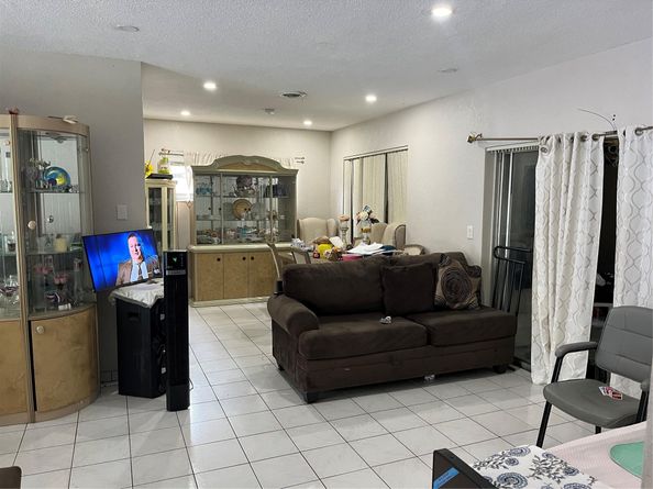 427 NE 160th St, Miami FL 33162