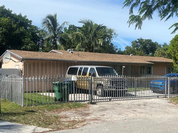 427 NE 160th St, Miami FL 33162