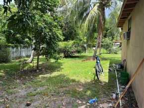 427 NE 160th St, Miami FL 33162
