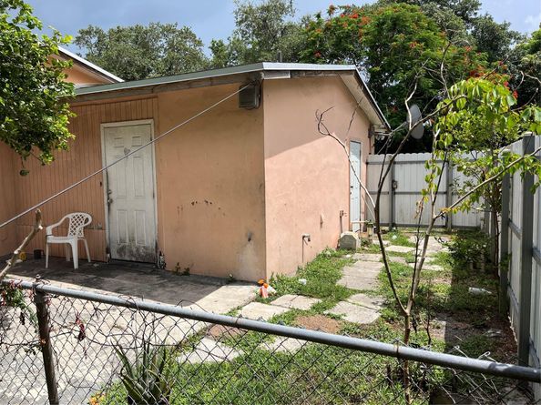 427 NE 160th St, Miami FL 33162