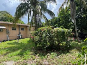 427 NE 160th St, Miami FL 33162