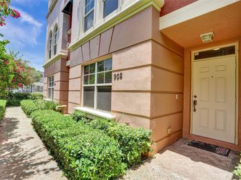 1033 NE 17th Way
