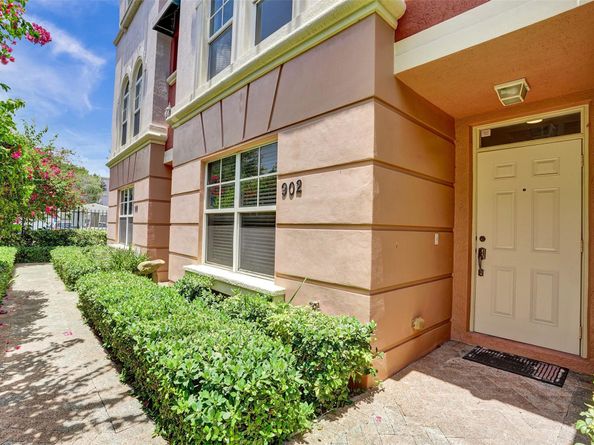 1033 NE 17th Way 902, Fort Lauderdale FL 33304