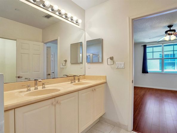1033 NE 17th Way 902, Fort Lauderdale FL 33304