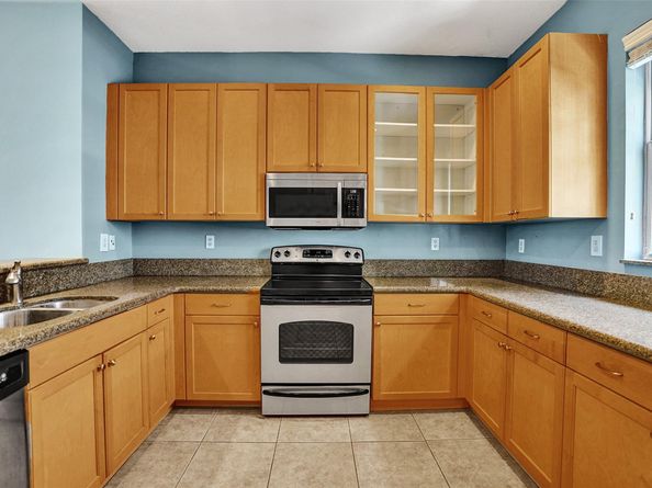 1033 NE 17th Way 902, Fort Lauderdale FL 33304