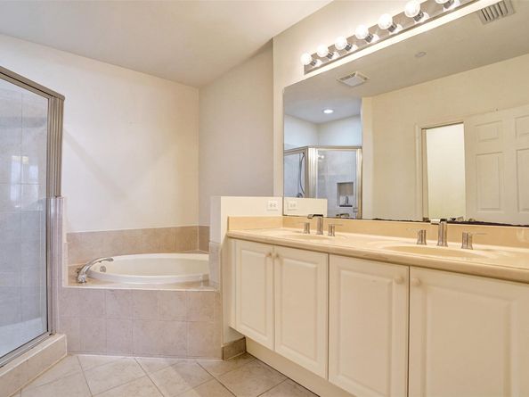 1033 NE 17th Way 902, Fort Lauderdale FL 33304