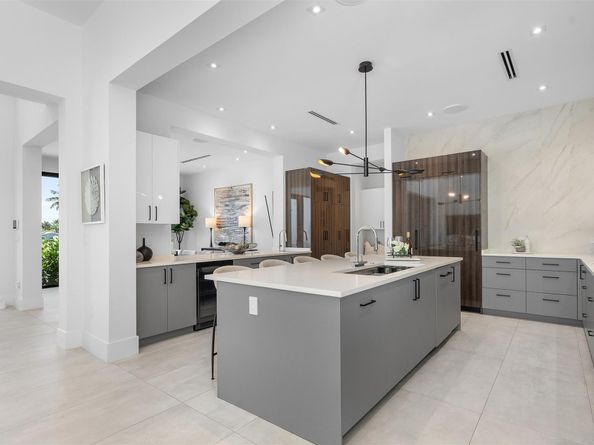 2500 Middle River Drive, Fort Lauderdale FL 33305