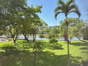 2112 S Cypress Bend Dr 203, Pompano Beach FL 33069