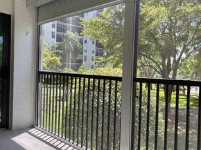 2112 S Cypress Bend Dr 203, Pompano Beach FL 33069