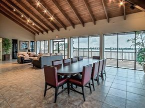 105 Lake Emerald Dr 711, Oakland Park FL 33309