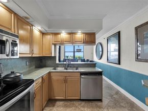 105 Lake Emerald Dr 711, Oakland Park FL 33309