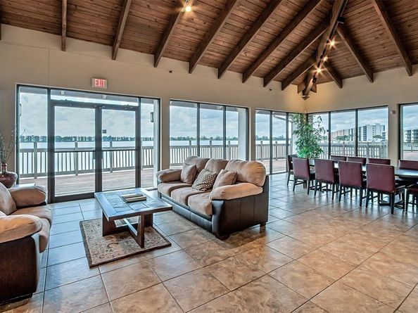 105 Lake Emerald Dr 711, Oakland Park FL 33309