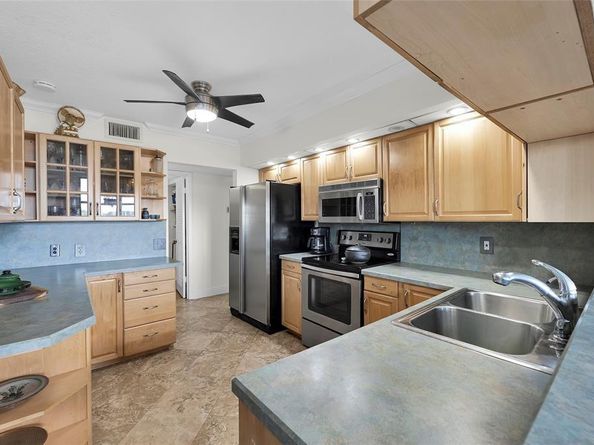 105 Lake Emerald Dr 711, Oakland Park FL 33309