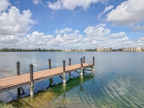 105 Lake Emerald Dr 711, Oakland Park FL 33309