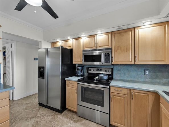 105 Lake Emerald Dr 711, Oakland Park FL 33309