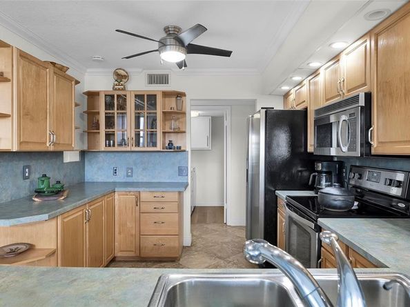 105 Lake Emerald Dr 711, Oakland Park FL 33309