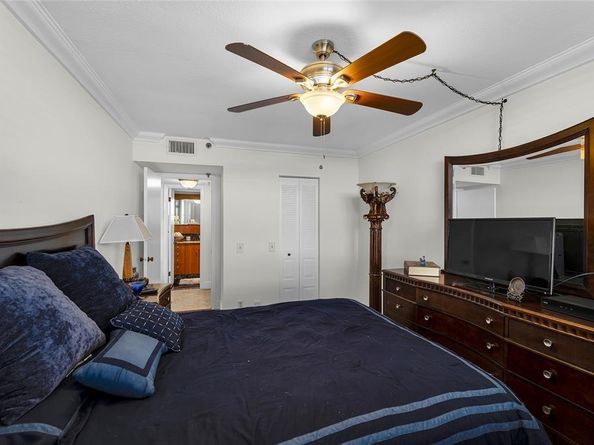 105 Lake Emerald Dr 711, Oakland Park FL 33309