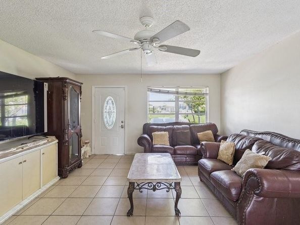 6708 NW 57th Dr, Tamarac FL 33321
