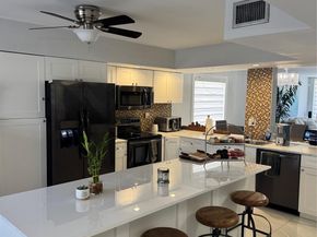 2222 NE 7th St 12, Hallandale Beach FL 33009