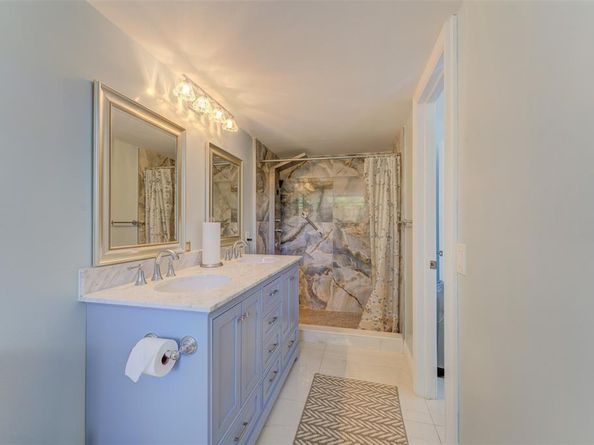 2222 NE 7th St 12, Hallandale Beach FL 33009