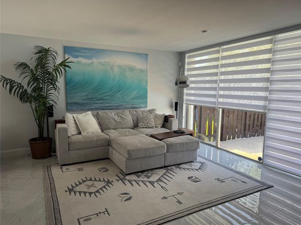 2222 NE 7th St 12, Hallandale Beach FL 33009