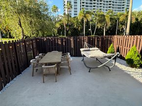 2222 NE 7th St 12, Hallandale Beach FL 33009