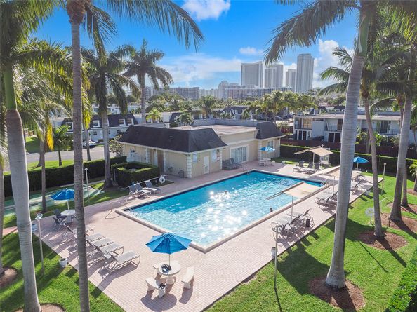 2222 NE 7th St 12, Hallandale Beach FL 33009