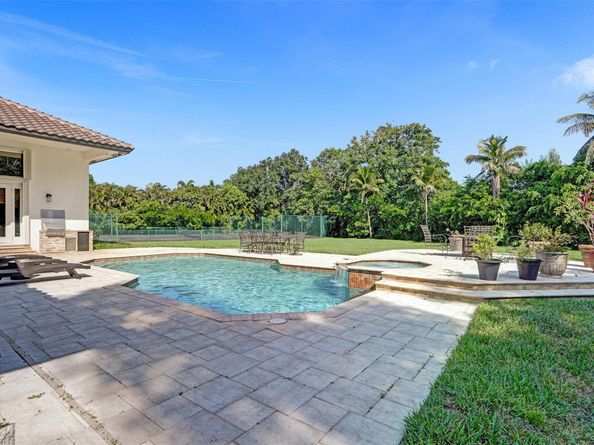 11720 NW 9th St, Plantation FL 33325