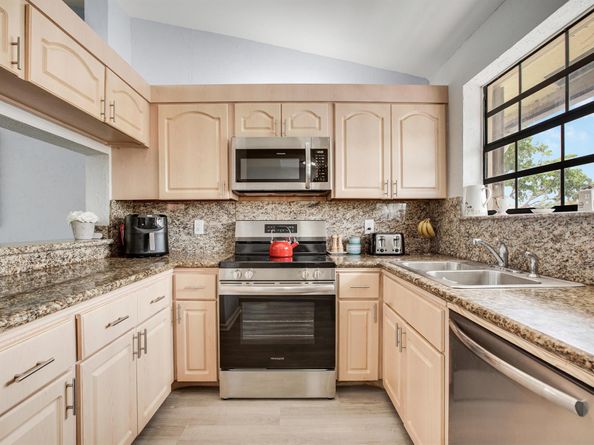 1102 Republic Court, Deerfield Beach FL 33442