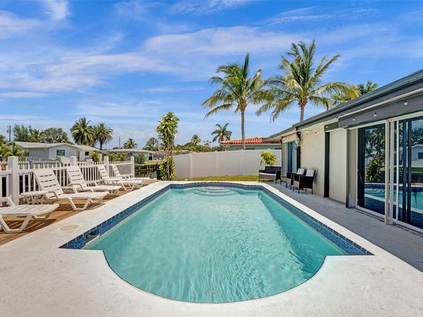 1961 NW 33rd St, Oakland Park FL 33309