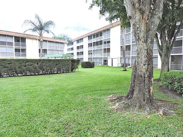 300 Village Green Circle S 220, Palm Springs FL 33461