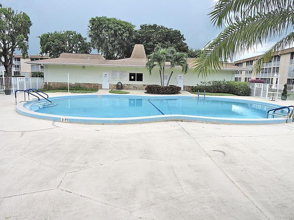 300 Village Green Circle S 220, Palm Springs FL 33461
