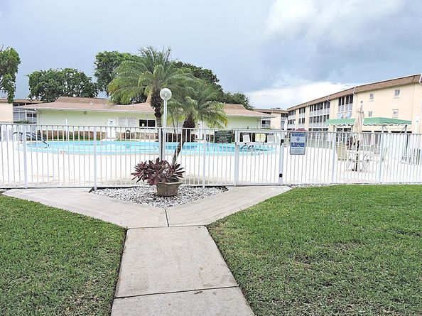 300 Village Green Circle S 220, Palm Springs FL 33461