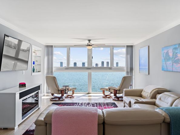 401 Lake Shore Drive 504, Lake Park FL 33403