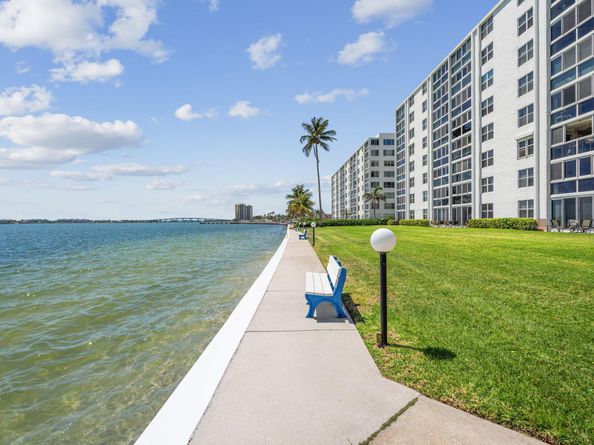 401 Lake Shore Drive 504, Lake Park FL 33403